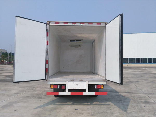 國(guó)六柳汽乘龍L2冷藏車