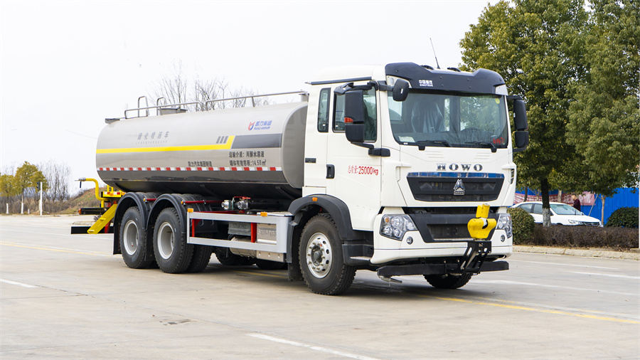 20方 25噸重汽豪沃后八輪灑水車(chē) 凱力做工